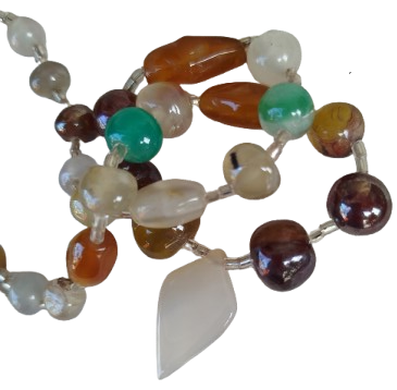 KOLYE ÇEŞİTLİ RENKLERDE VE ŞEKİLLERDE DOGAL TASLARDAN YAPILMIS TAMAMI OZEL TASARIM VE EL İŞİ