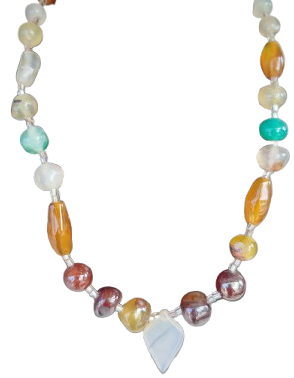 KOLYE ÇEŞİTLİ RENKLERDE VE ŞEKİLLERDE DOGAL TASLARDAN YAPILMIS TAMAMI OZEL TASARIM VE EL İŞİ