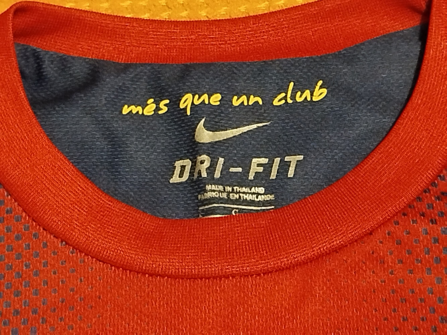 UEFA ŞAMPİYONLAR LİGİ FC BARCELONA'NIN 2011-2012 SEZONU GİYDİGİ ORJINAL FORMADIR