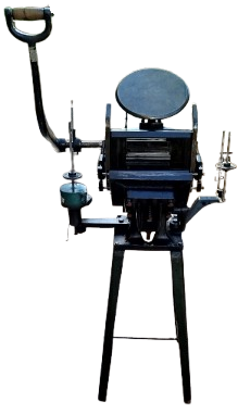 1940 DEMİR DOKUM AYAKLI MEKANIK MATBAA BASKI EL PEDALI KOLLU  FABBRİCA  MACCHINE 