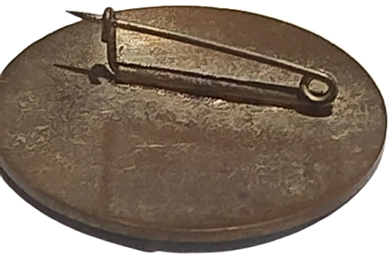 1923 - 1954  KORE 5’İNCİ TÜRK TUGAYI NA AİT UZERİ SICAK MİNELİ İGNELİ  ANI ROZETİDİR.