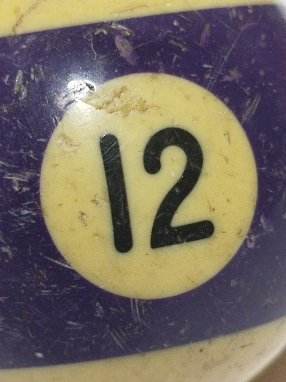 1950 KREM MOR CİFT RENKDE ALMAN KATALİN BİLARDO TOPU ATIK CATLAK KIRIK YOKTUR MALZEMELİK