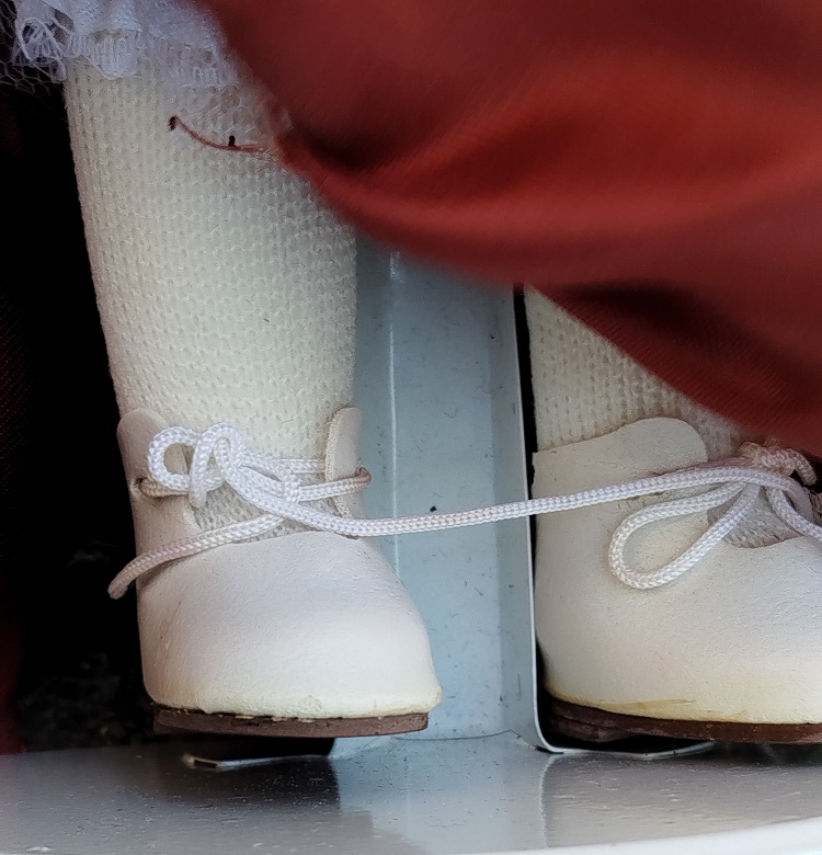 DOLLS WİTH DRESS ELLERİ YÜZÜ PORSELEN VE EL BOYAMA YAPIMI EL DİKİM ELBİSELİ YÖRESEL OYUNCAK KIZ COCUK BEBEK