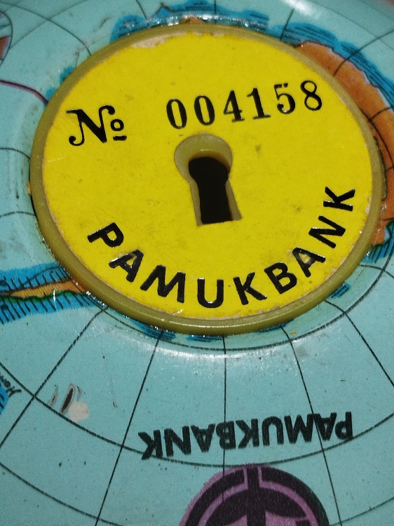 1960 PAMUKBANK BUYUK OKYANUS TENEKE DUNYA HARİTASININ BULUNDUGU KURE KUMBARA