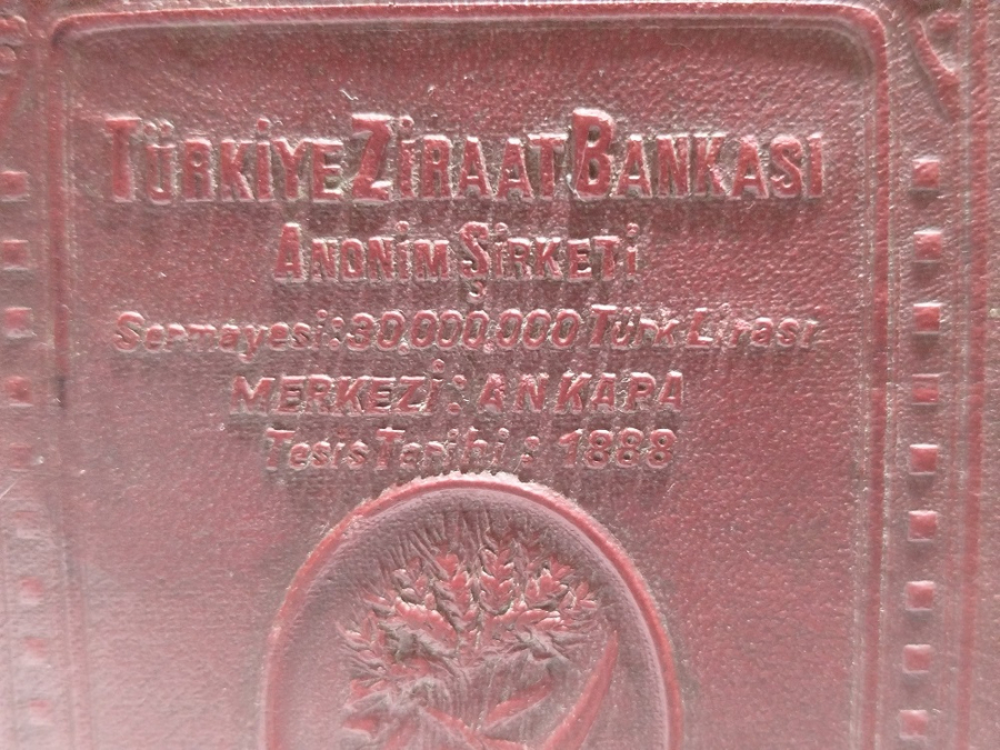 1930 TURKİYE CUMHURİYETİ ZIRAAT BANKASI ANONIM SİRKETİ KİTAP FORMUNDA  BORDO KUMBARA BUYUK BOYDADIR