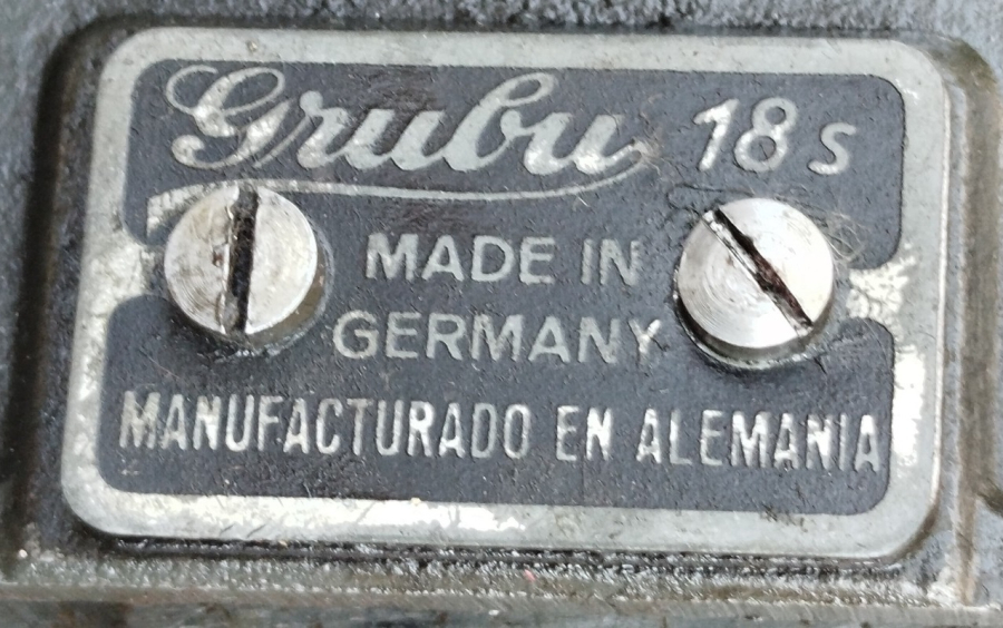 GURUBU 18 S MANUFACTURADO ALMAN CİFT ZEMBEREKLİ GRAMOFON MOTORU KURMA KOLUYLA BİRLİKDE ORJINAL PARCA