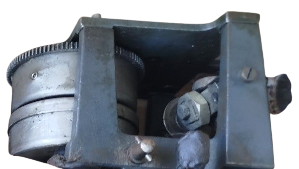 GURUBU 18 S MANUFACTURADO ALMAN CİFT ZEMBEREKLİ GRAMOFON MOTORU KURMA KOLUYLA BİRLİKDE ORJINAL PARCA