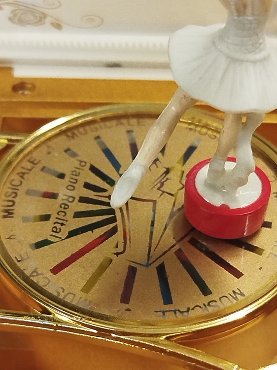 PİANO RECİTAL MUSİCALE  THE CLASSCAL PİANO DANS EDEN BALERİNLİ LATERNALI KUYRUKLU PİYANO