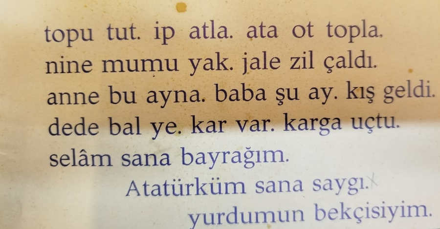 1973 İLK OKUL RESİMLİ EL CİZİM RENKLİ ALFABETURK BAYRAGI VE  GAZİ MUSTAFA KEMAL KAPAKLI