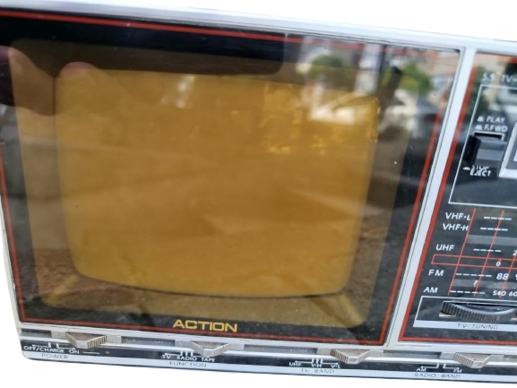 ACTION 5,5 TV CASSETTE RADIO TASINABİLİR MİNİ RADIO TEYP TELEVİZYON KAMP PİKNİK KARAVAN SİYAH BEYAZ