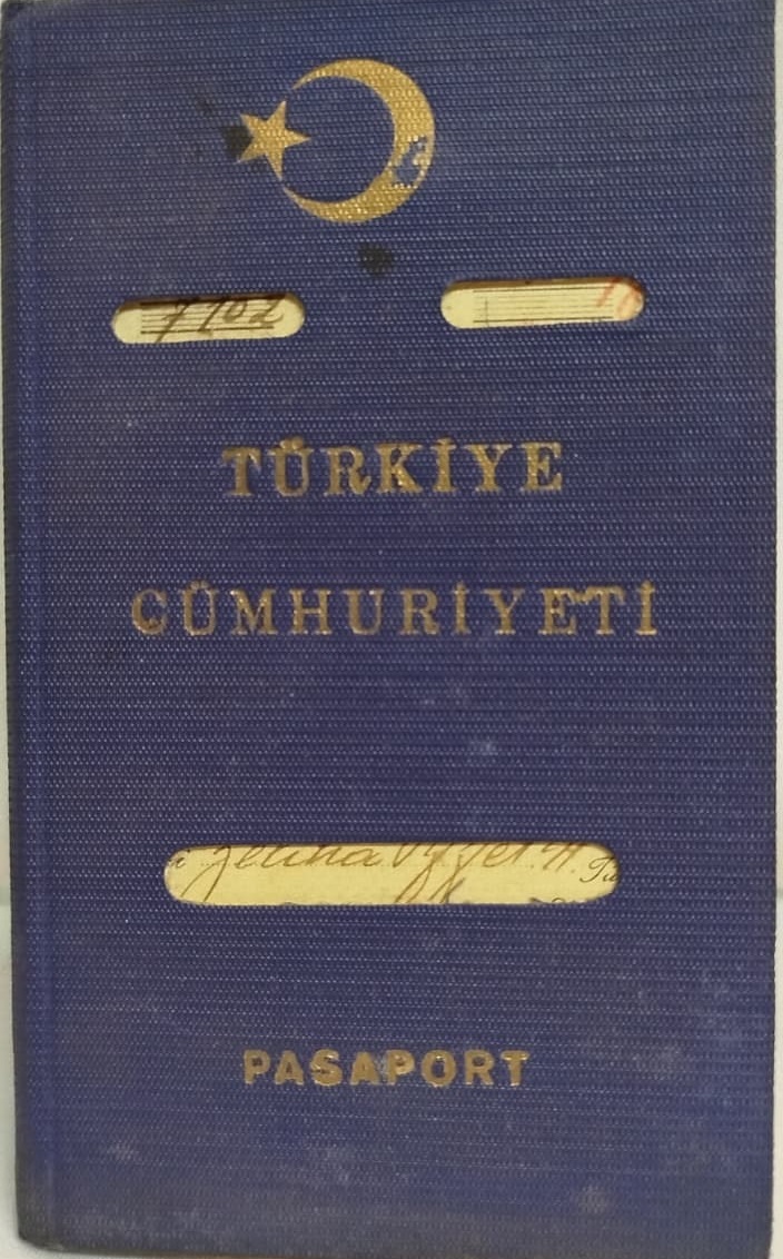 T.C PASAPORT, NO 13361 ZELİHA ŞAKİRİ ADLI BİR KİŞİYE AİTTİR DOĞUM VE MESLEK PASAPORTA GÖRE, KENDİSİ 1908 YILI DOĞUMLU