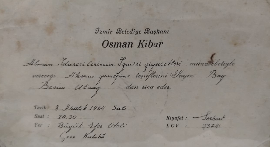 1964 İZMİR BELEDİYE BASKANI OSMAN KİBAR BUYUK EFES OTELİ GECE KULUBUNE BESİM ULCAYI DAVET ETMESİ