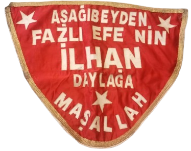 KOZAK  ASAGIBEYDEN FAZLI EFE NİN  İLHAN DAYLAGA  PUSKULLU BAYRAKLI CEPECEVRE DEVE SÜSÜ VEYA DEVE DONANIMI