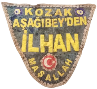 KOZAK  ASAGIBEYDEN FAZLI EFE NİN  İLHAN DAYLAGA  PUSKULLU BAYRAKLI CEPECEVRE DEVE SÜSÜ VEYA DEVE DONANIMI