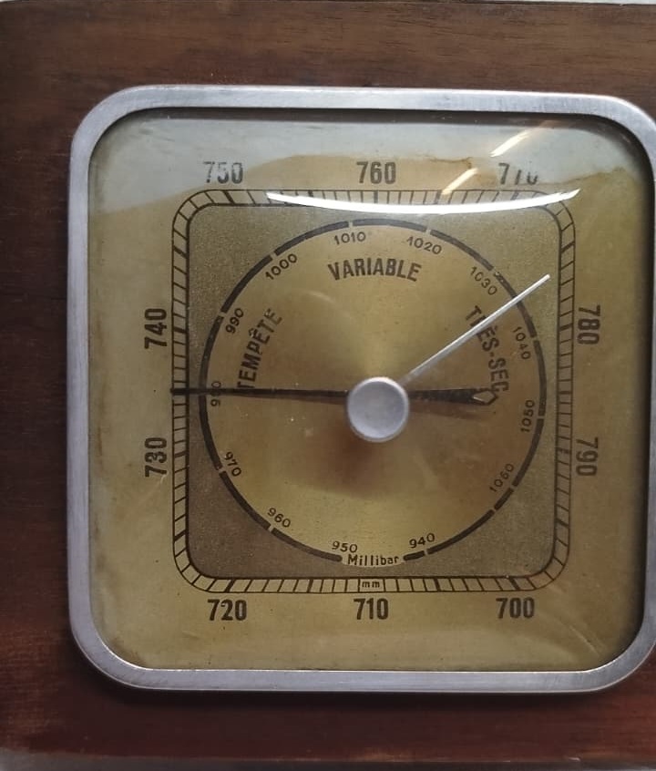 TERMOMETRE BAROMETRE YAGMUR  BASINC DERECE TEK AHSAP PANELDE  CİFT KARE ONLERİ CAMLI PANDULLU