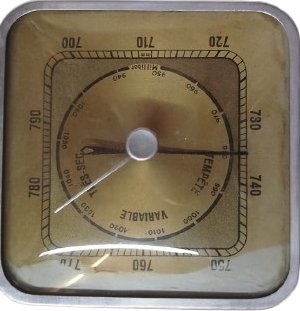 TERMOMETRE BAROMETRE YAGMUR  BASINC DERECE TEK AHSAP PANELDE  CİFT KARE ONLERİ CAMLI PANDULLU