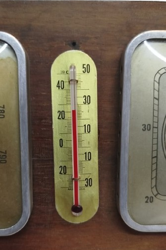 TERMOMETRE BAROMETRE YAGMUR  BASINC DERECE TEK AHSAP PANELDE  CİFT KARE ONLERİ CAMLI PANDULLU