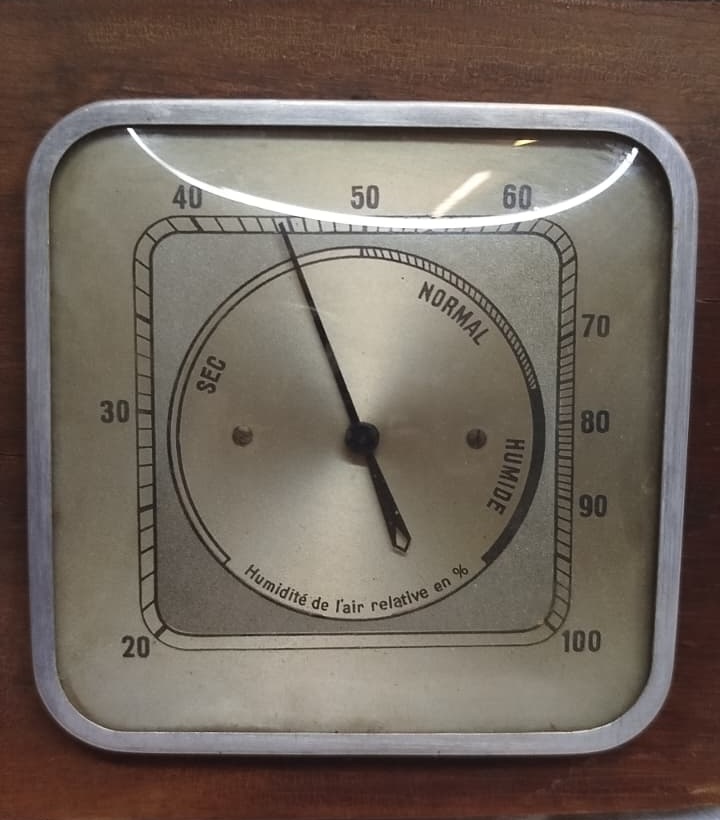 TERMOMETRE BAROMETRE YAGMUR  BASINC DERECE TEK AHSAP PANELDE  CİFT KARE ONLERİ CAMLI PANDULLU