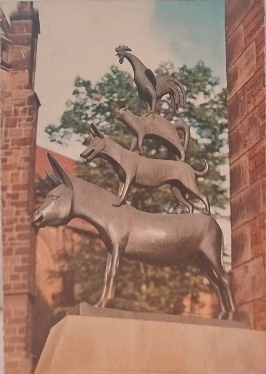 1970 KARTPOSTAL TEBRİK KARTI BREMEN CALGICILARI EŞEK, KÖPEK, KEDİ VE TAVUKTAN OLUŞAN ÜNLÜ HEYKEL