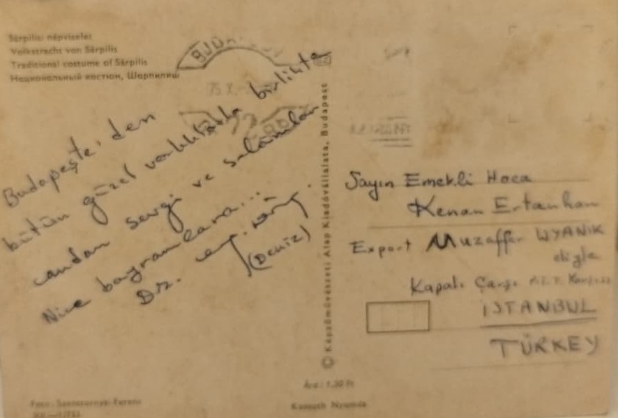1970 KARTPOSTAL TEBRİK KARTI  MACARİSTAN’IN BUDAPEŞTE ŞEHRİNİ TANITAN VE GELENEKSEL KOSTÜMLU KIZLAR