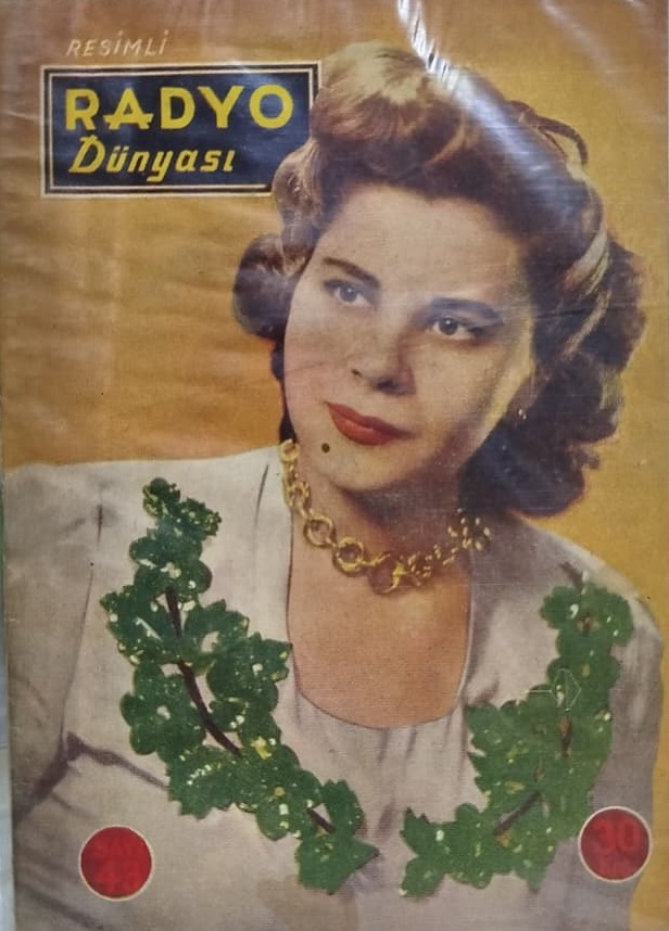 RESİMLİ RADYO DÜNYASI ON KAPAK CAN AKSİT RESİMLİ  SAYI 43 " 1950-1953 YILLARI ARASINDA YAYIMLANMIŞ BİR MAGAZİN DERGİSİDİR