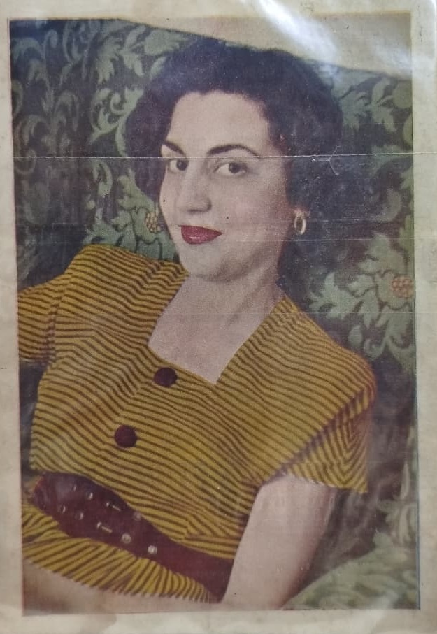 RESİMLİ RADYO DÜNYASI ON KAPAK LUTFU GUNERİ ARKA KAPAK KAPAK SAMİME SİNAN RESİMLİ  SAYI 10" 1950-1953 YILLARI ARASINDA YAYIMLANMIŞ BİR MAGAZİN DERGİSİDİR