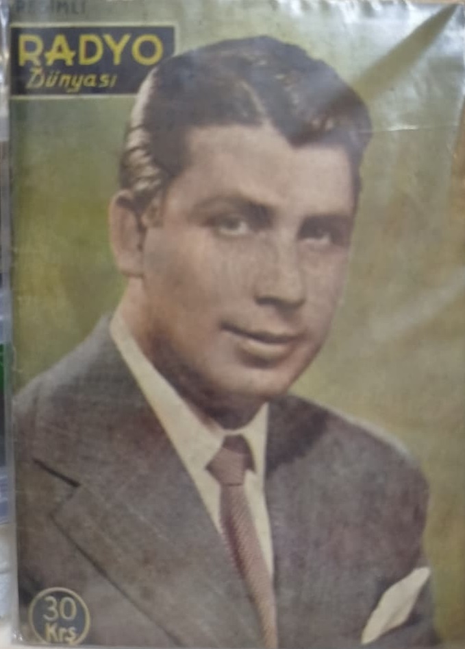 RESİMLİ RADYO DÜNYASI ON KAPAK LUTFU GUNERİ ARKA KAPAK KAPAK SAMİME SİNAN RESİMLİ  SAYI 10" 1950-1953 YILLARI ARASINDA YAYIMLANMIŞ BİR MAGAZİN DERGİSİDİR