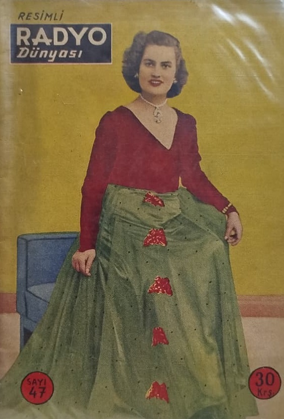 RESİMLİ RADYO DÜNYASI ON KAPAK MUALLA MUKADDER ATAKAN RESİMLİ  SAYI 47 " 1950-1953 YILLARI ARASINDA YAYIMLANMIŞ BİR MAGAZİN DERGİSİDİR 