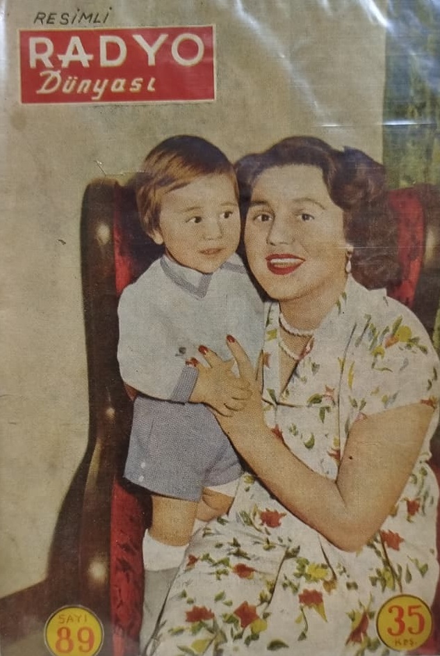 RESİMLİ RADYO DÜNYASI ON KAPAK MUZEHHER GUYER RESİMLİ  SAYI 89 " 1950-1953 YILLARI ARASINDA YAYIMLANMIŞ BİR MAGAZİN DERGİSİDİR 