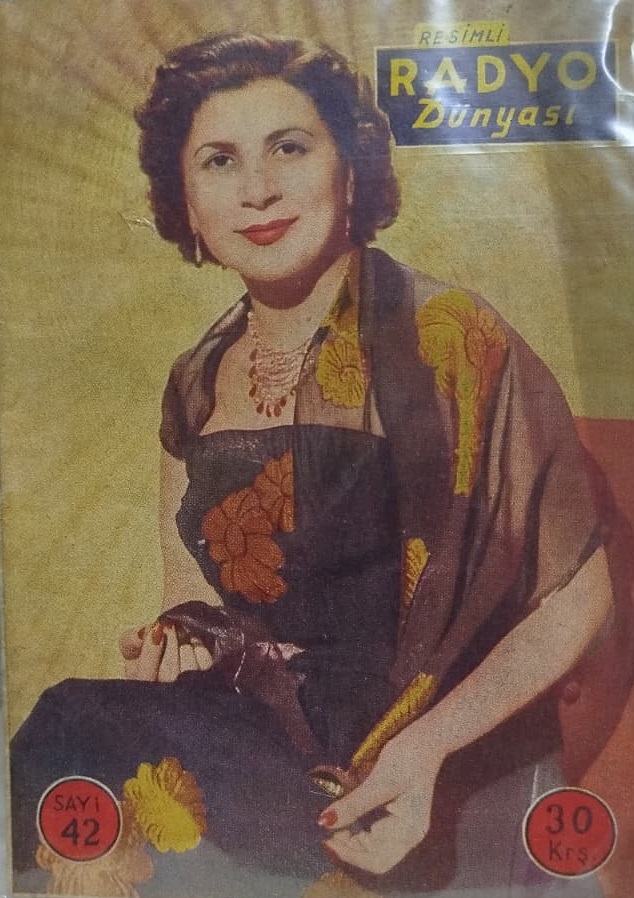 RESİMLİ RADYO DÜNYASI ON KAPAK PERİHAN ALTINDAG SOZERİ RESİMLİ  SAYI 42 " 1950-1953 YILLARI ARASINDA YAYIMLANMIŞ BİR MAGAZİN DERGİSİDİR