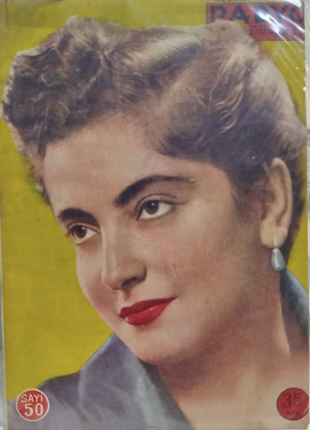 RESİMLİ RADYO DÜNYASI ON KAPAK RADİFE ERTEN RESİMLİ  SAYI 50 " 1950-1953 YILLARI ARASINDA YAYIMLANMIŞ BİR MAGAZİN DERGİSİDİR