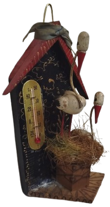 TERMOMETRE EV İCİ SICAKLIK  SOGUKLUK OLCER DERECE CAM CUBUK İCERSİNDE KIRMIZI CIVA KIRMIZI AHSAP EL OYMA  YAZIN HABERCİSİ LEYLEK VE YAVRUSU 