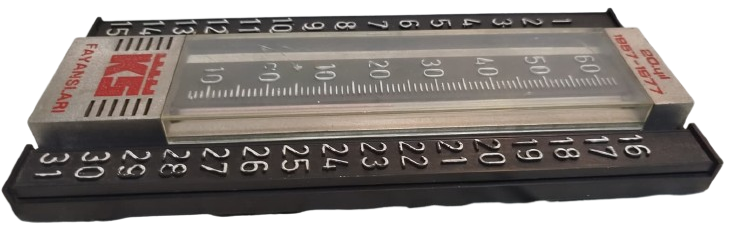 TERMOMETRE EV İCİ SICAKLIK  SOGUKLUK OLCER DERECE CAM CUBUK İCERSİNDE KIRMIZI CIVA PLASTİK CANAKKALE FAYANSLARI 20 YIL ANISINA