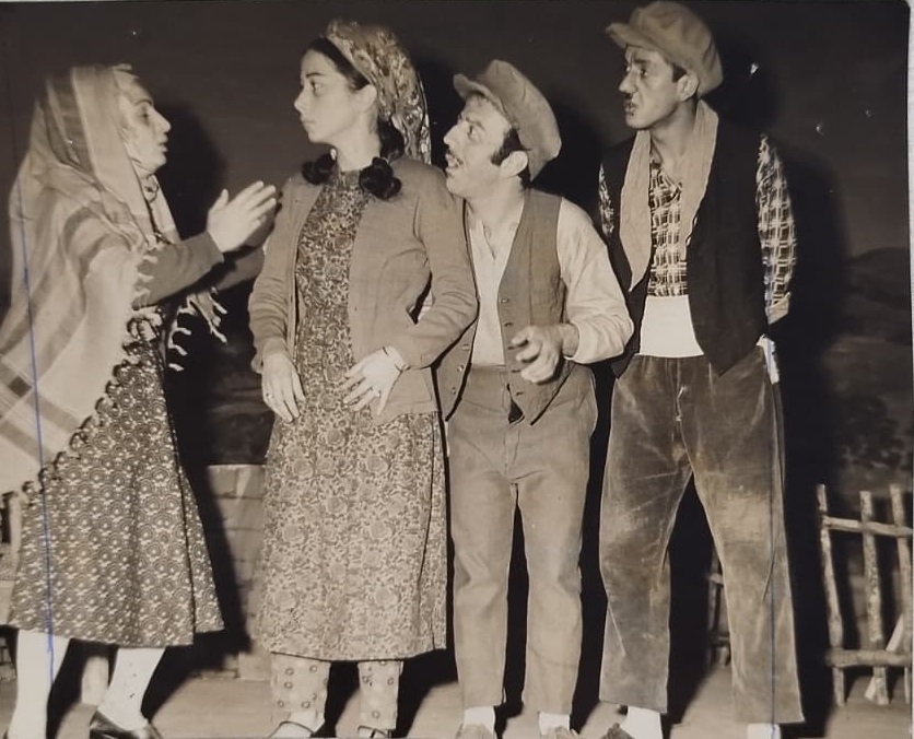 DELİ EMİNE OYUNUNDAN TİYATRO DA CEKİLMİS BİR SAHNE ORJINAL FOTOGRAF