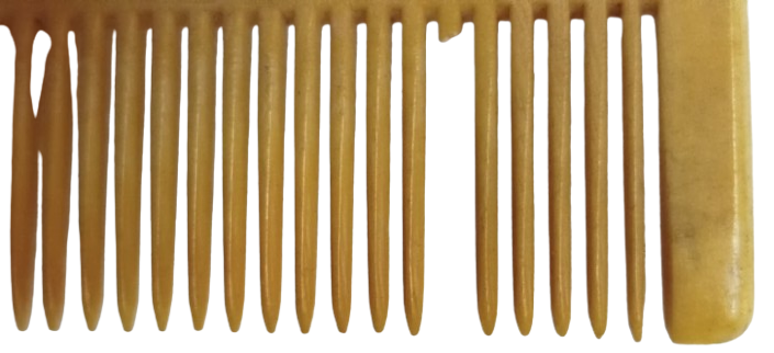 OSMANLI TAMAMI ELDE YAPILAN FİL DİŞİ TARAK BİRAZ DİŞİ KIRILMIŞTIR BİT TARAGI VE GELİN  TARAGI OLARAK TANINIR