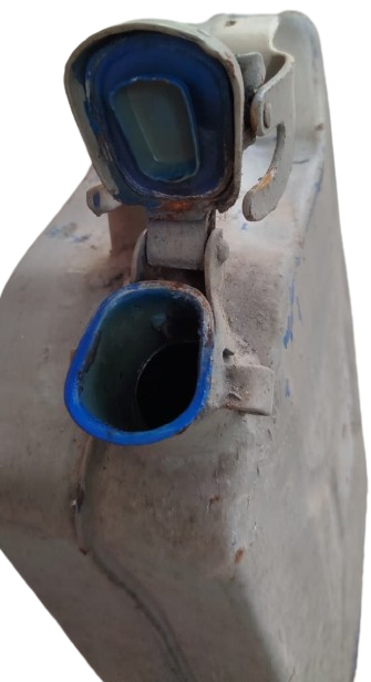 2. DUNYA SAVASI JEEP ASKERİ BENZİN BİDON GALON 25 LİTRE TASIMA KULP CONTALI KİLİTLİ KAPAK