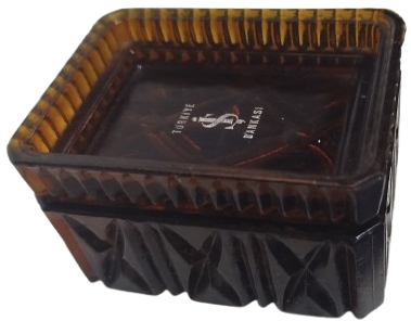 BANKA PROMOSYON CAM KAPAKLI İS BANLASI ARMALI MASA UZERİ SIGARA İGNE ATAC KOYMA