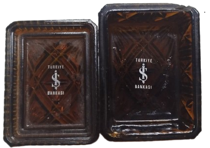 BANKA PROMOSYON CAM KAPAKLI İS BANLASI ARMALI MASA UZERİ SIGARA İGNE ATAC KOYMA