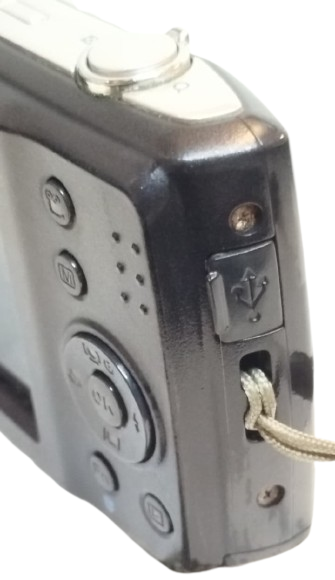 CASIO 14.1 MEGAPIXELS LİON BATTERY WİDE 5 X ZOOM  DİJİTAL MAKİNE ORJINAL 