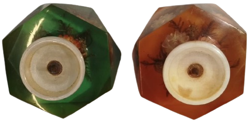 1960 İKİ ADET POLI KARBON AKRİLİK İCERSİNDE KURUTULMUS CANLI CİCEKLER UST KISIMLAR MERMER MUMLUK