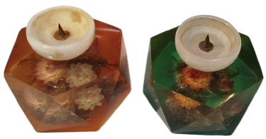 1960 İKİ ADET POLI KARBON AKRİLİK İCERSİNDE KURUTULMUS CANLI CİCEKLER UST KISIMLAR MERMER MUMLUK