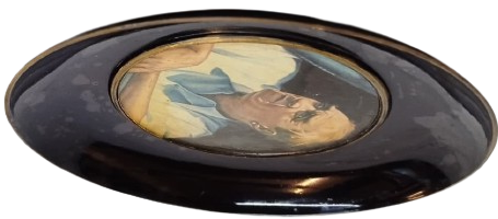 MUSTAFA KEMAL ATATURK SAMSUNA GIDERKEN KARA KOMURLU TRENİN KOMPARTIMAN PENCERESİNDEN BAKERKEN