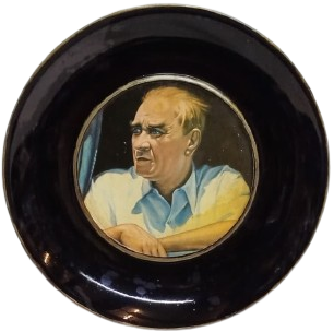 MUSTAFA KEMAL ATATURK SAMSUNA GIDERKEN KARA KOMURLU TRENİN KOMPARTIMAN PENCERESİNDEN BAKERKEN