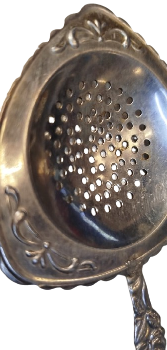 KROM METAL CAY YAPRAGI FORMUNDA TASARLANMIS KISA SAPLI DELİKLİ TİRYAKİ CAY SUZGECİ