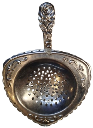 KROM METAL CAY YAPRAGI FORMUNDA TASARLANMIS KISA SAPLI DELİKLİ TİRYAKİ CAY SUZGECİ