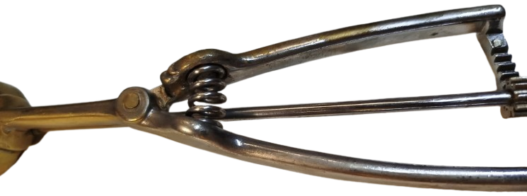 1960 YERLİ DOKUM PİRİNC MALZEDEN DONDURMA KOYMA MEKANİK ACMA KAPAMA EL İLE CALISAN KEPCE