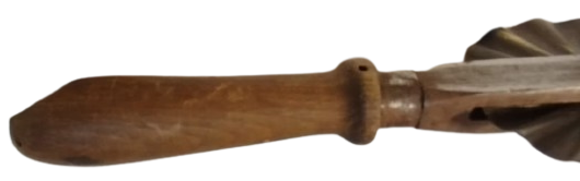 OSMANLI PAZARINA YAPILMIS HAMUR KESİCİ AHSAP SAP GOVDE DEMİR KESİCİ KISIM BRONZ