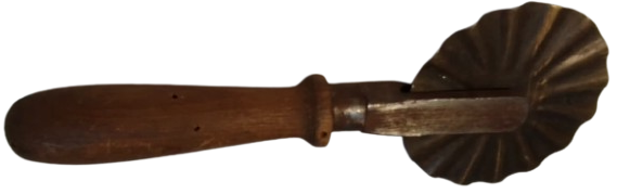 OSMANLI PAZARINA YAPILMIS HAMUR KESİCİ AHSAP SAP GOVDE DEMİR KESİCİ KISIM BRONZ