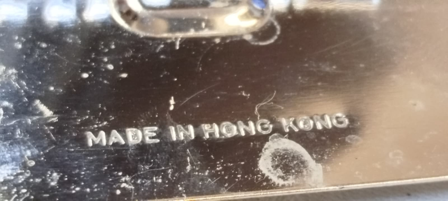 HASLANMIS YUMURTA DİLİMLEYİCİ MEKANİK EL İLE TEL YARDIMIYLA KESİLMEKTE