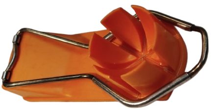 GERDA 3444 PORTAKAL RENK HASLANMIS YUMURTA DİLİMLEYİCİ MEKANİK EL İLE TEL YARDIMIYLA KESİLMEKTE